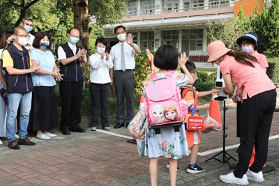 中市開學日分流到校  盧市長：做足準備讓師生安心